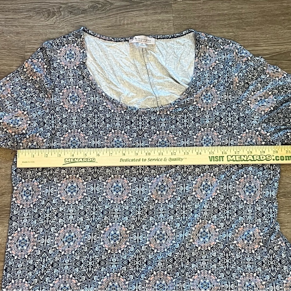 philosophy Women's Size 2X Blue Floral Short Sleeve Tunic Top - Picture 4 of 9